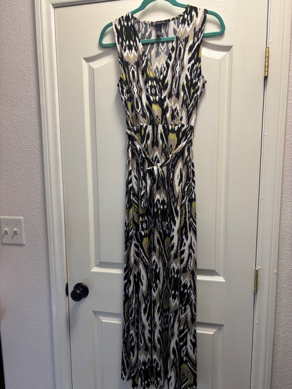Sleeveless Printed Maxi Dress in Black, White & Olive